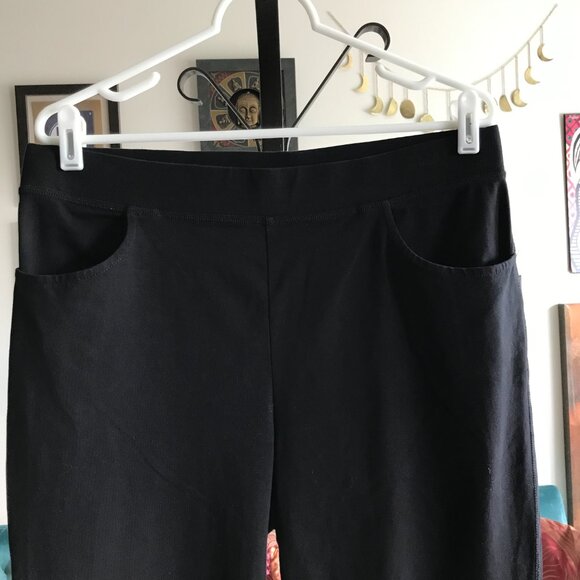 Weekends by CHICO'S size 1 / M Black Stretch Cotton Knit Pull-On Capri Pants - Picture 2 of 5